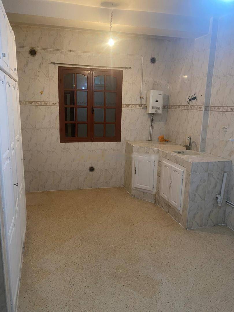 Location Niveau de villa F4 Djasr Kasentina