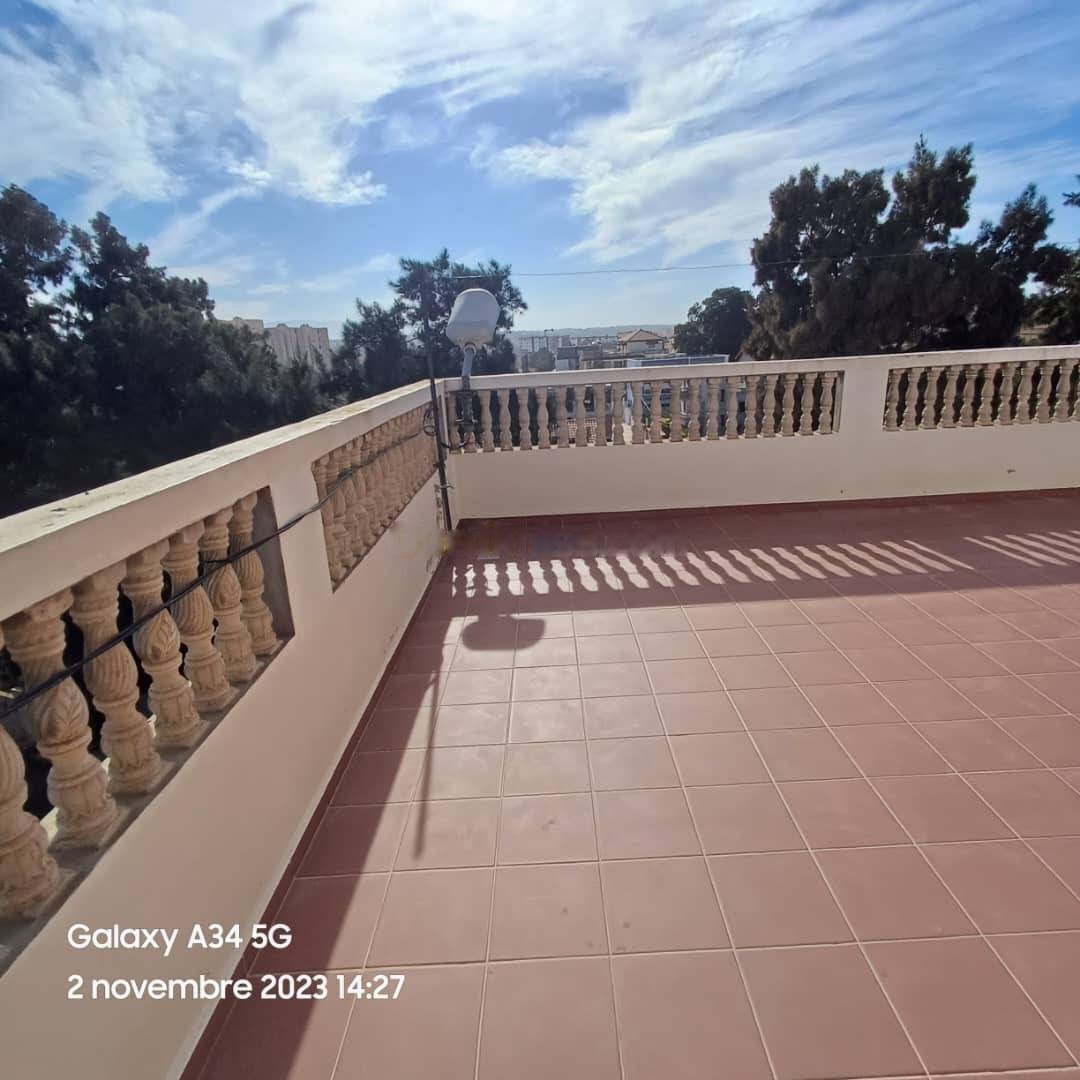 Location Niveau de villa F4 Birkhadem