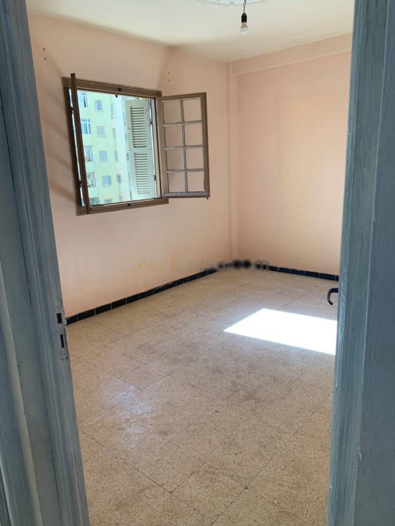 Location Appartement F4 Djasr Kasentina