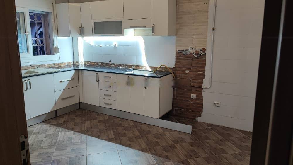 Location Niveau de villa F5 Ain Benian