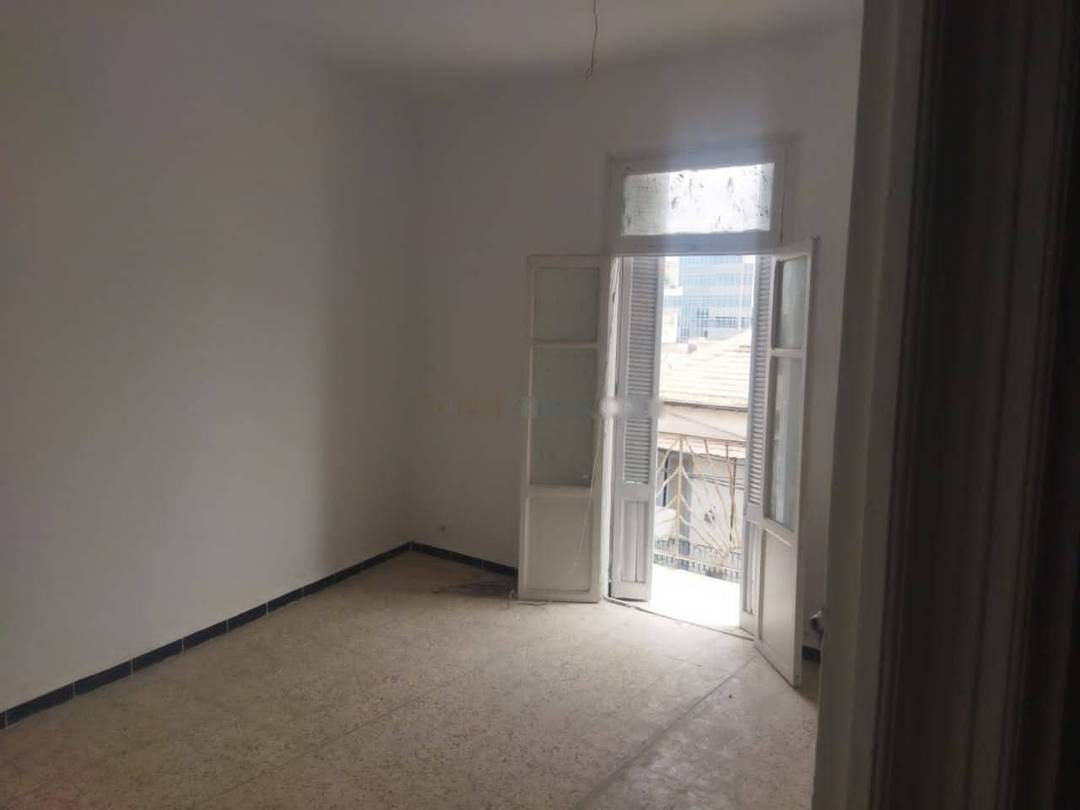 Location Appartement F4 Hussein Dey