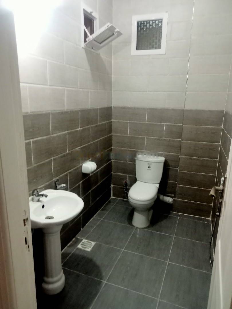 Location Niveau de villa F4 Djasr Kasentina