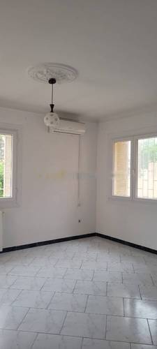 Location Niveau de villa F4 Hydra