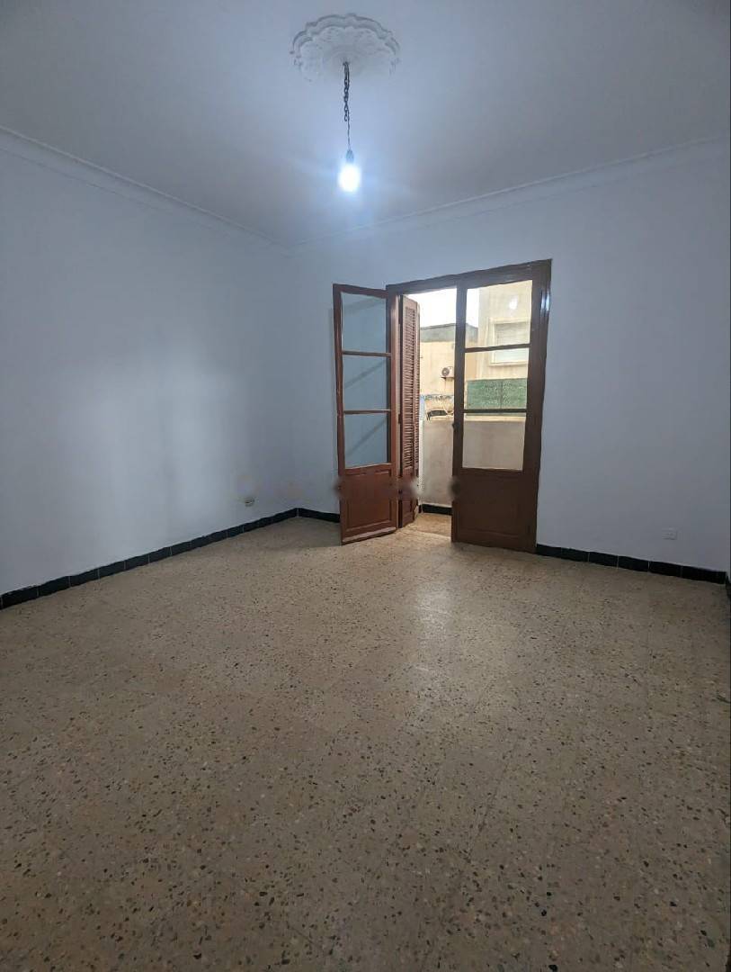 Location Niveau de villa F5 Ain Benian