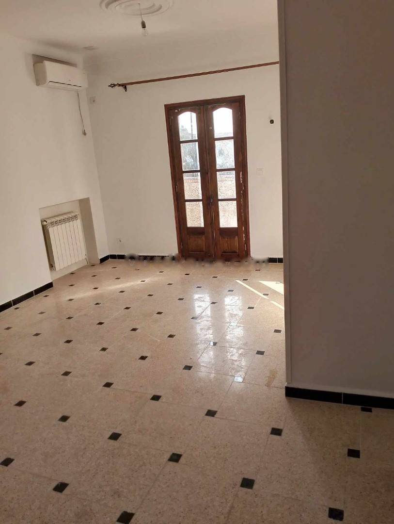 Location Niveau de villa F3 Khraicia