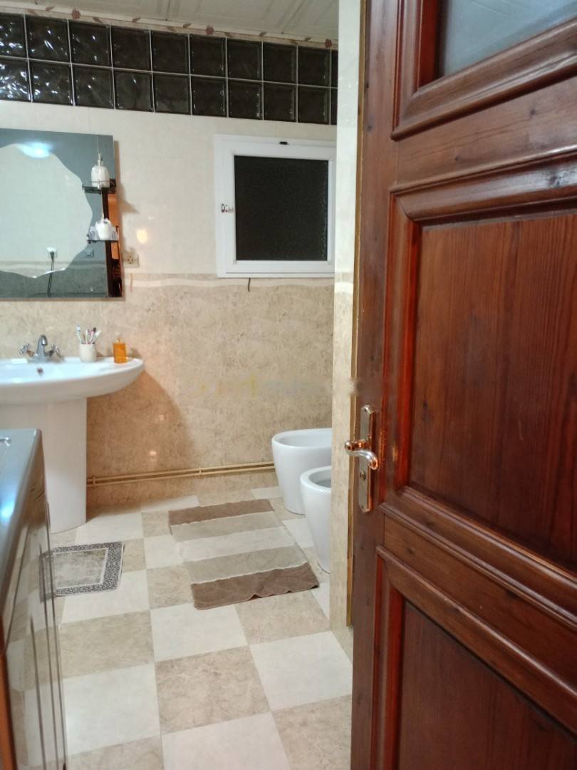 Vente Niveau de villa F5 Hussein Dey