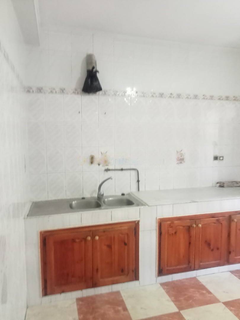 Location Niveau de villa F4 Djasr Kasentina