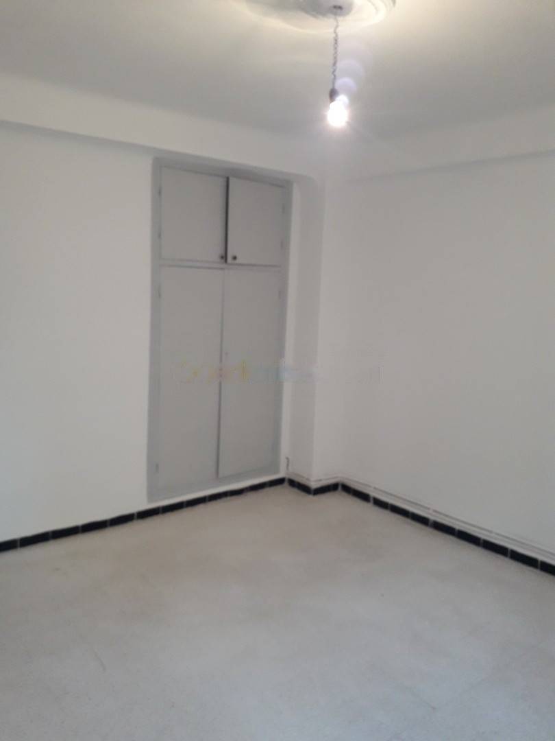 Location Appartement F5 Birkhadem