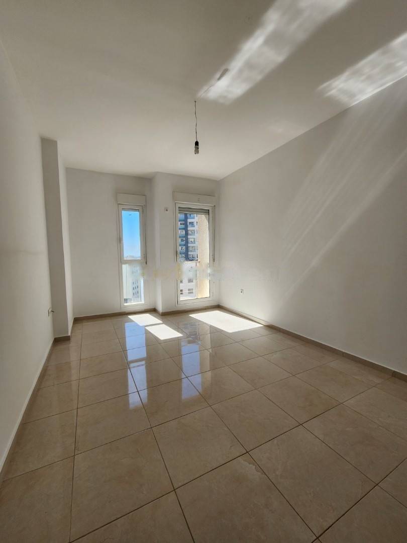 Location Appartement F4 Birkhadem