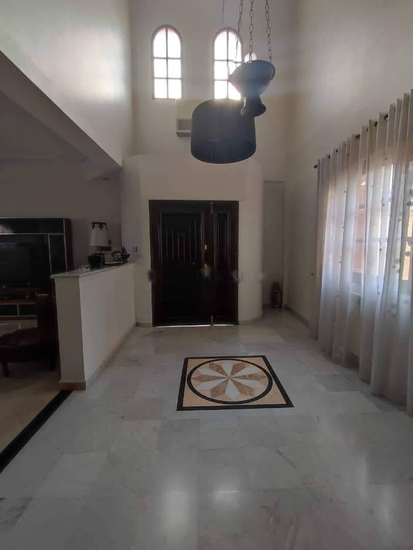 Location Niveau de villa F5 Hydra