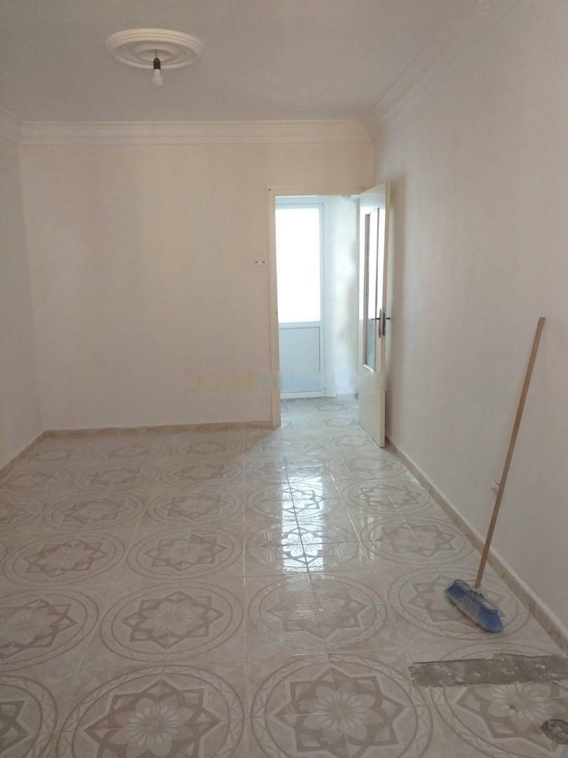 Location Appartement F4 Djasr Kasentina