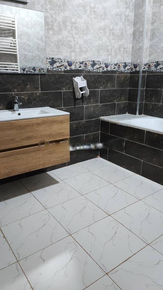 Location Niveau de villa F5 Ain Benian