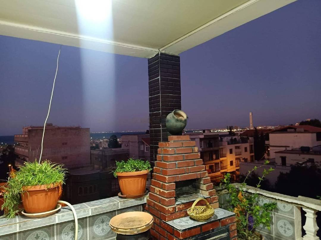 Vente Niveau de villa F6 Hussein Dey