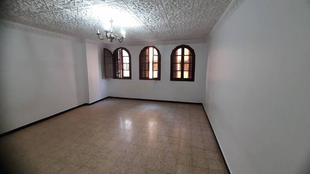 Location Niveau de villa F5 Djasr Kasentina