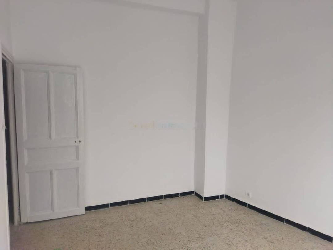 Location Appartement F4 Hussein Dey