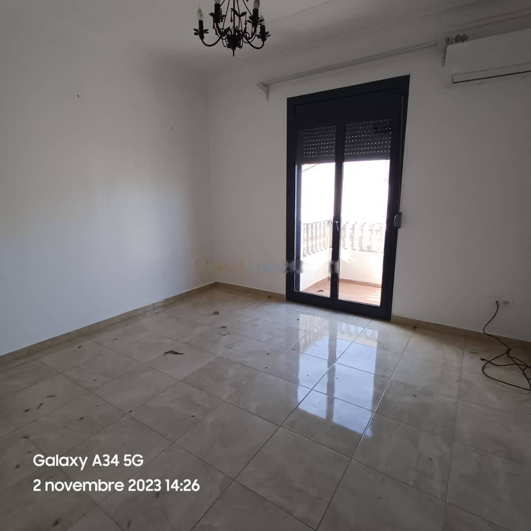 Location Niveau de villa F4 Birkhadem