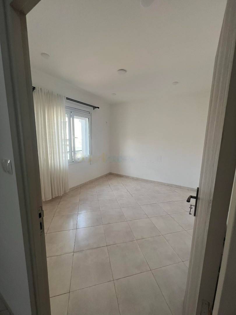 Location Appartement F2 Hydra