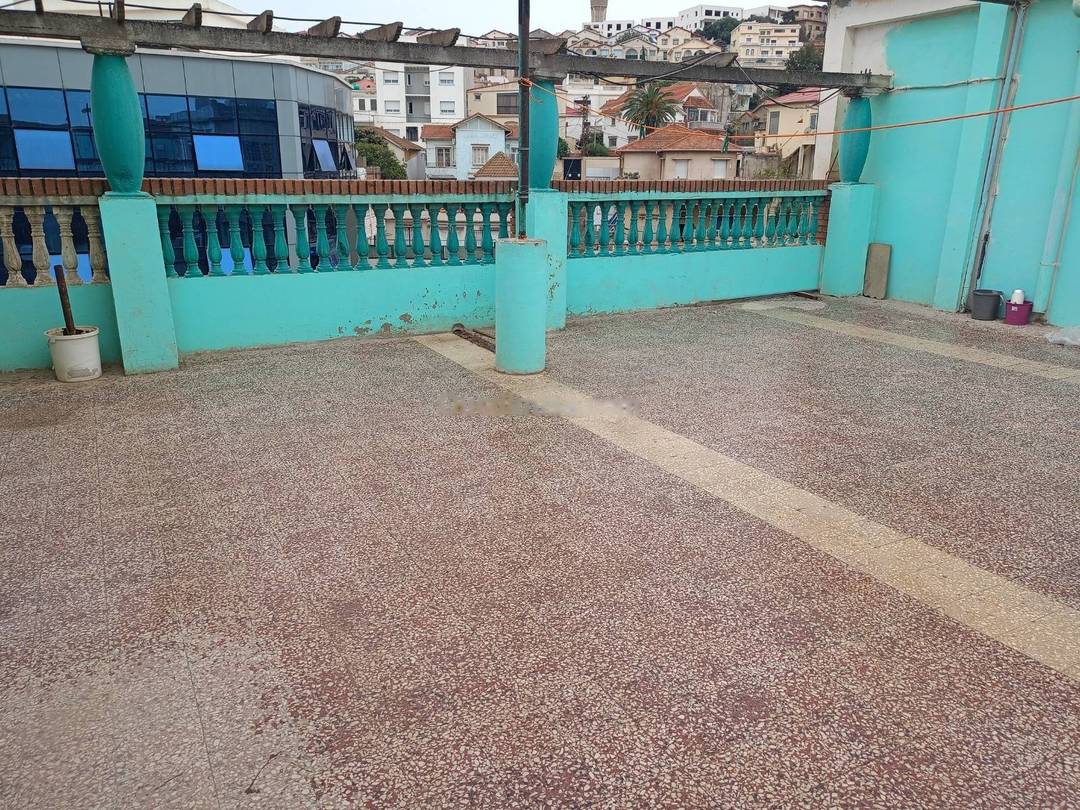 Vente Niveau de villa F5 Hussein Dey