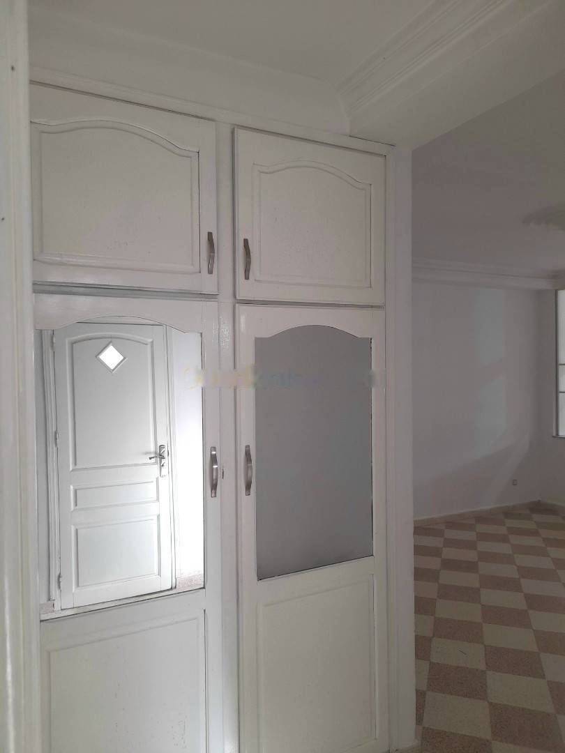 Location Niveau de villa F3 Bouzareah