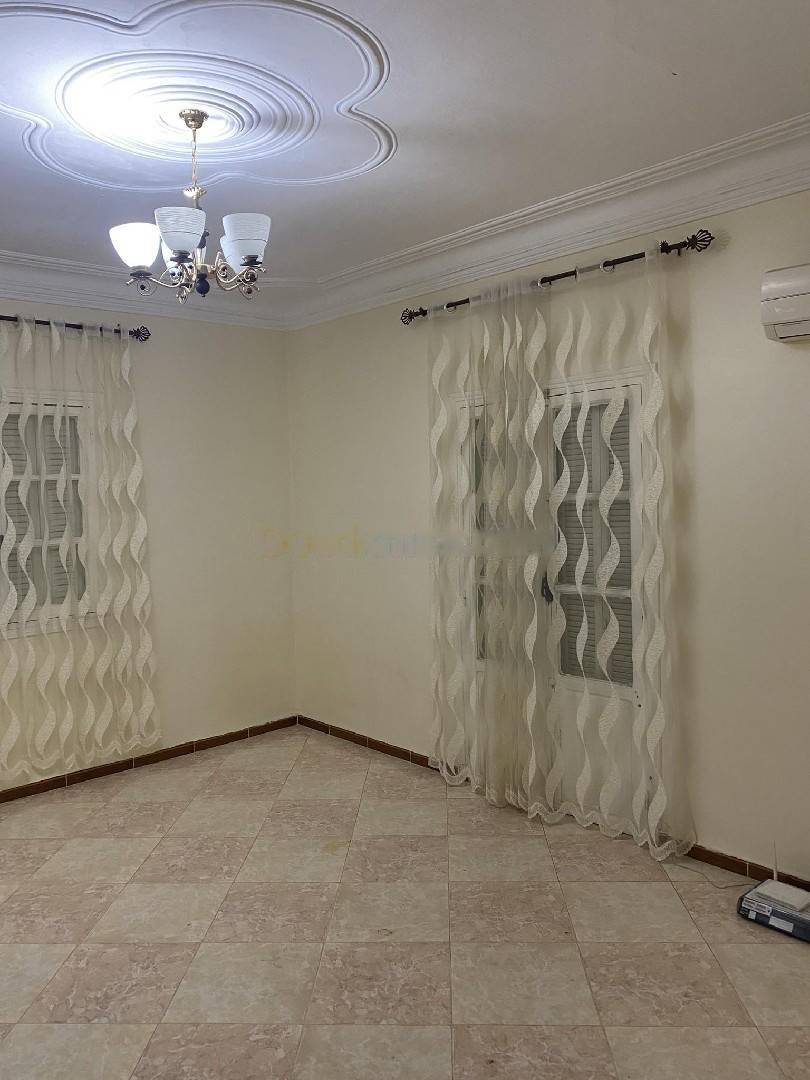 Location Niveau de villa F4 Cheraga