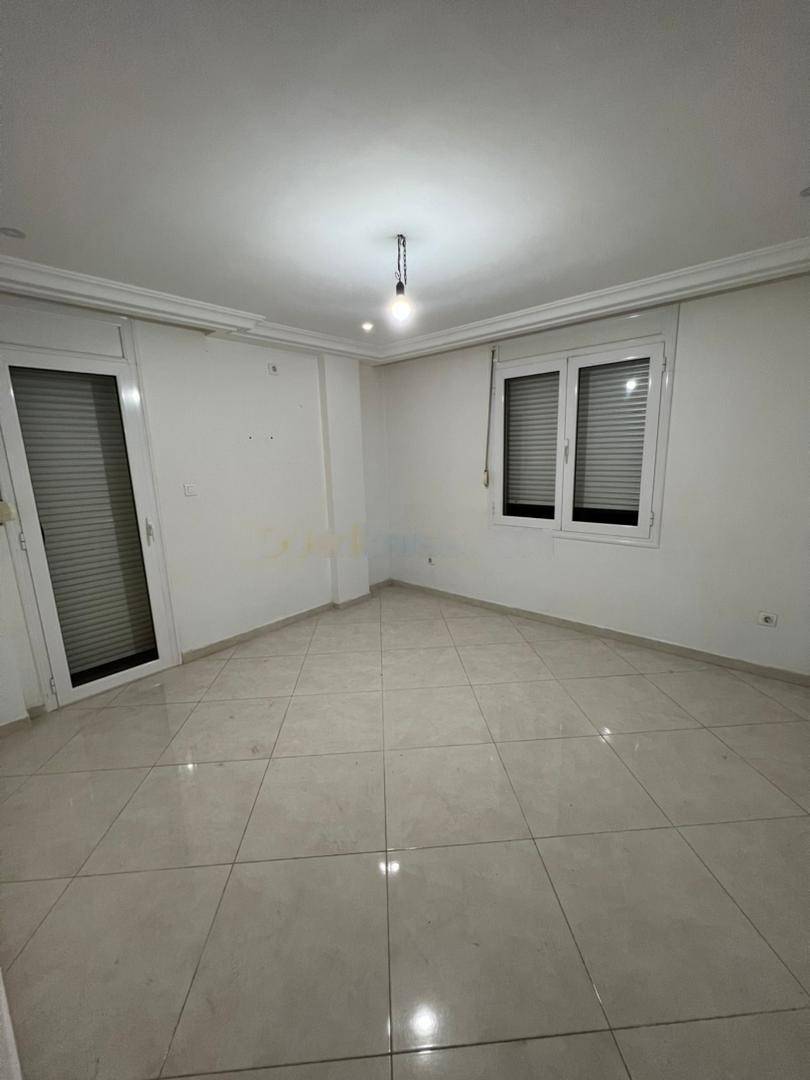 Location Appartement F4 El Achour