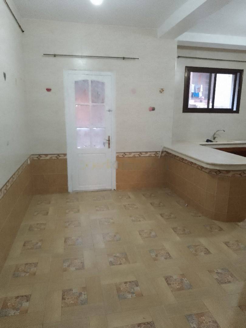 Location Niveau de villa F4 Djasr Kasentina