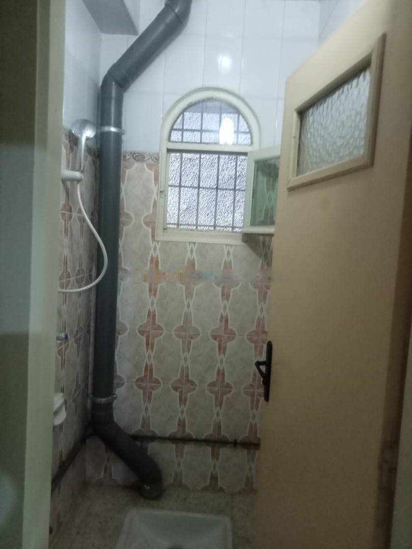 Location Niveau de villa F4 Djasr Kasentina