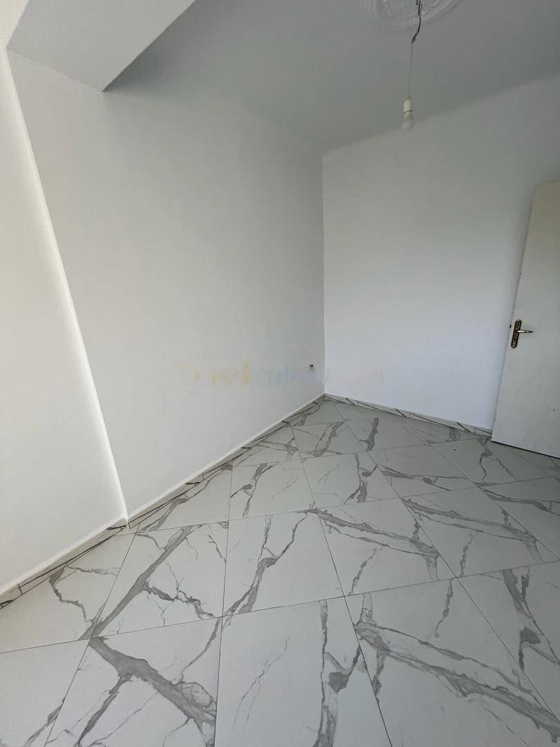 Location Appartement F4 Hydra