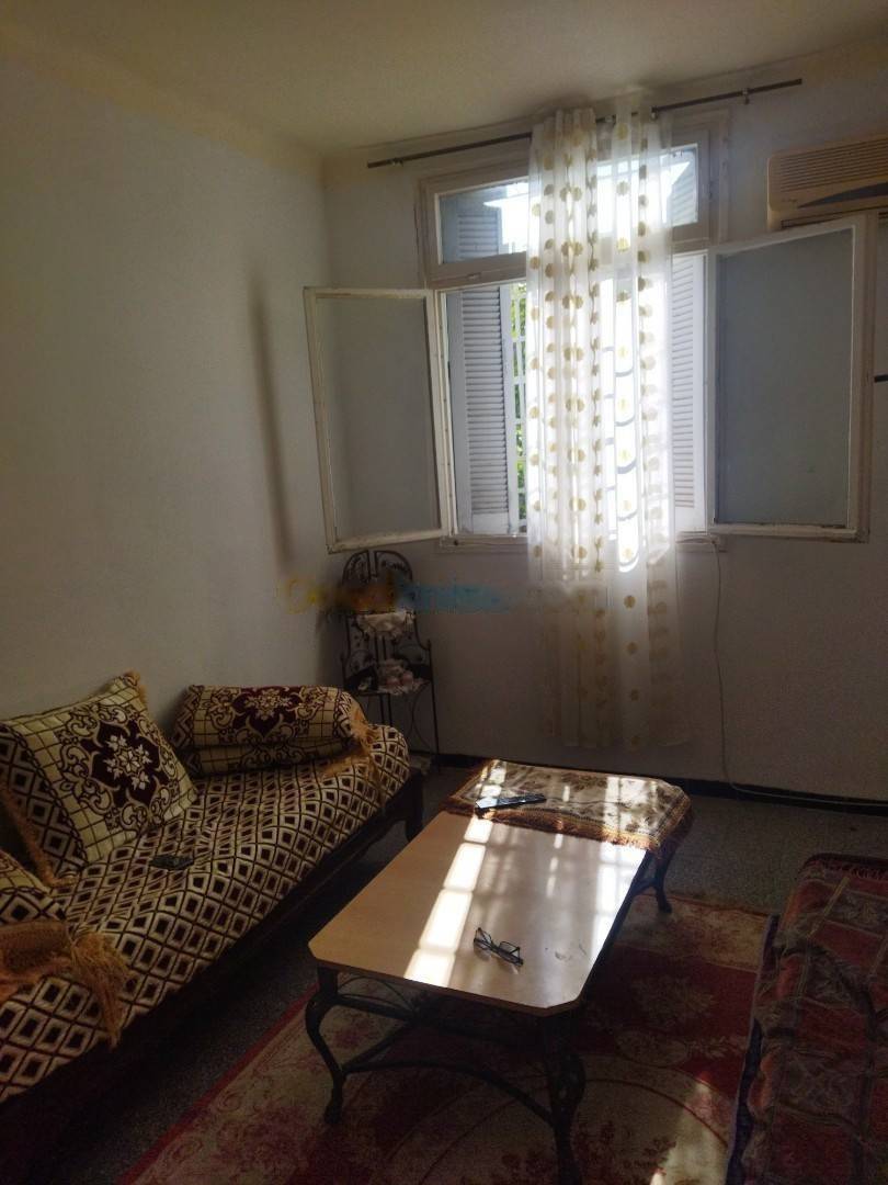 Location Niveau de villa F2 Djasr Kasentina