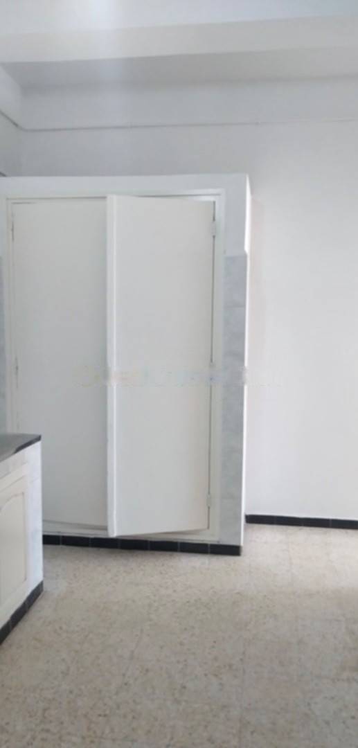 Location Niveau de villa F4 Bouzareah