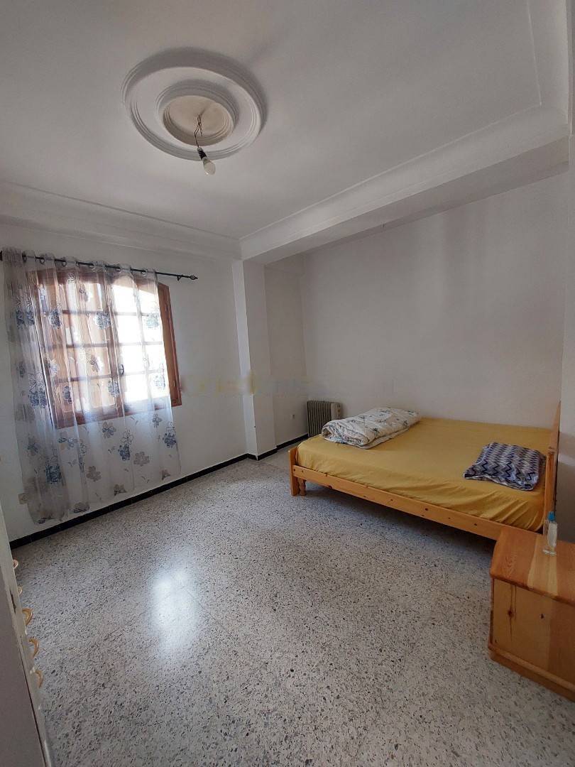 Location Niveau de villa F6 Ben Aknoun