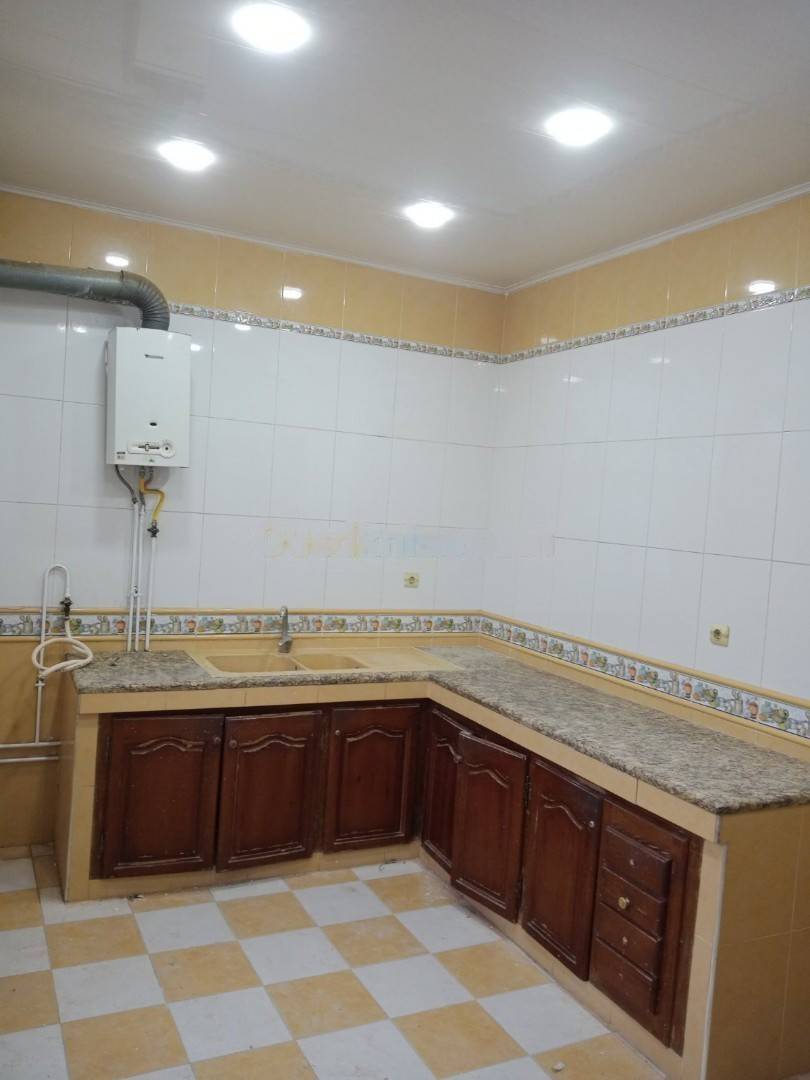 Location Niveau de villa F4 Djasr Kasentina