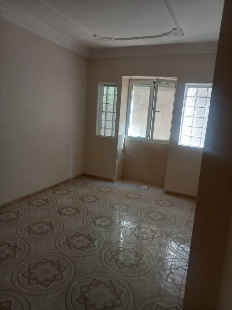 Location Niveau de villa F4 Djasr Kasentina