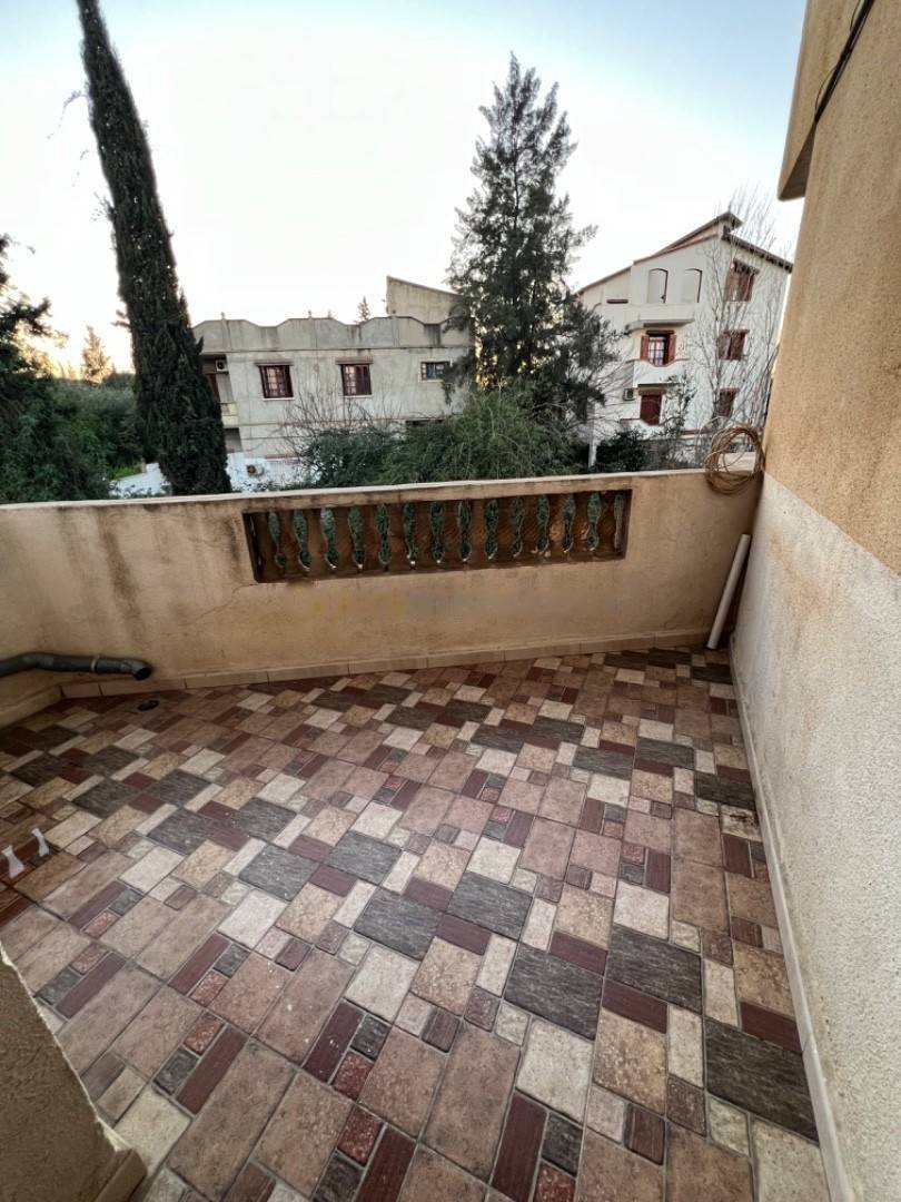 Location niveau de villa f4 saoula
