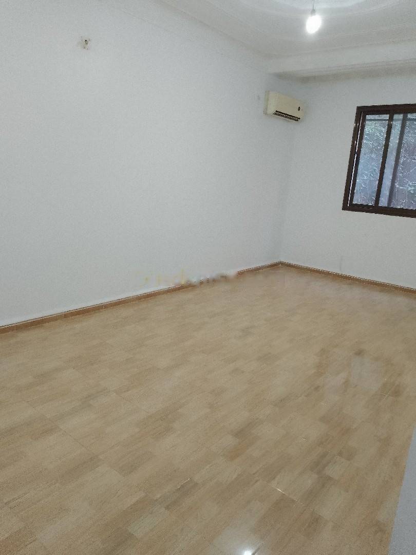 Location Niveau de villa F4 Djasr Kasentina