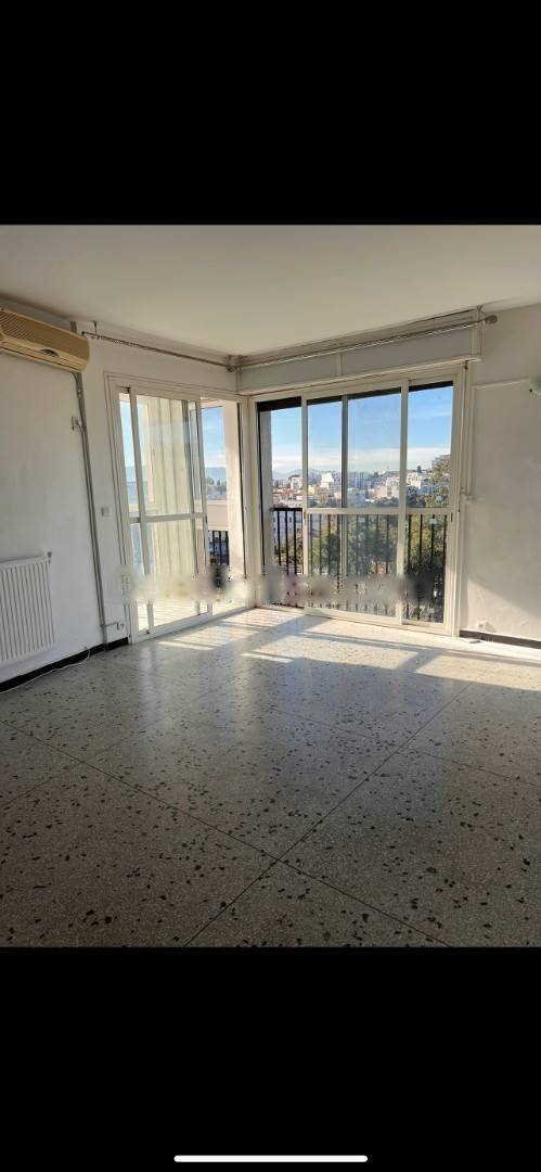 Location Appartement F4 El Mouradia