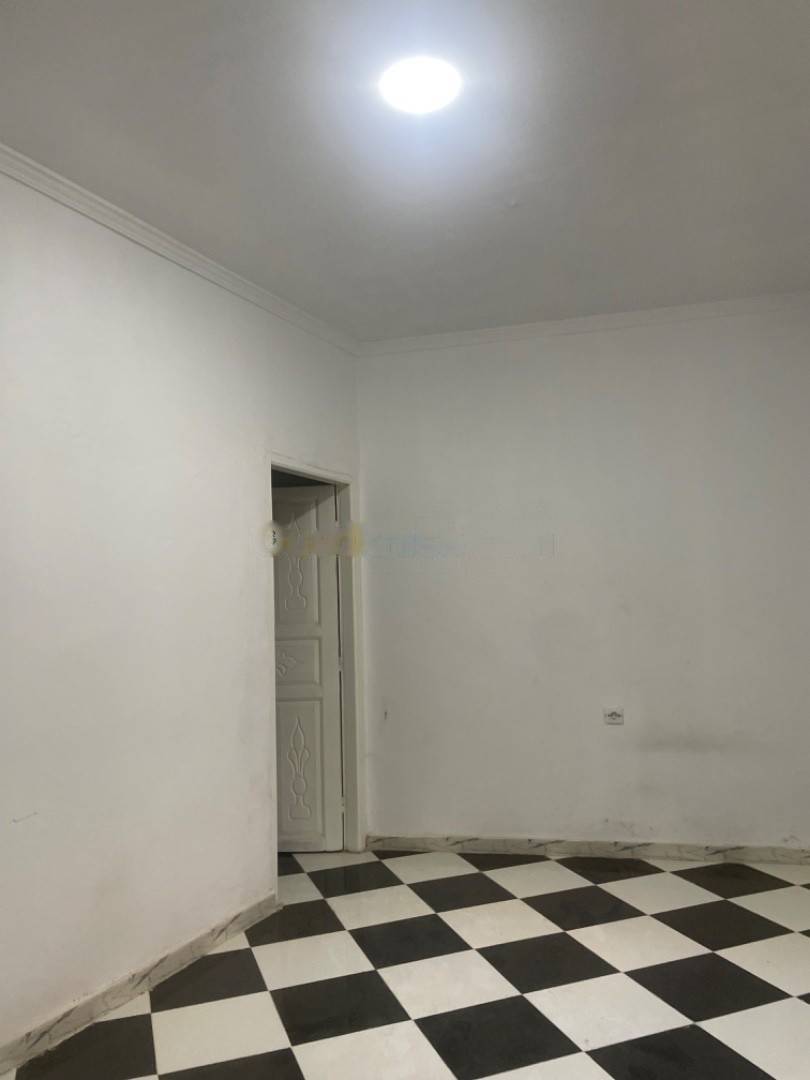 Location Niveau de villa F3 Khraicia