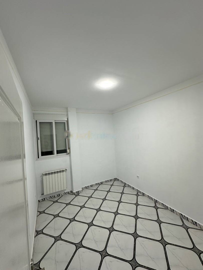 Location Appartement F4 El Mouradia