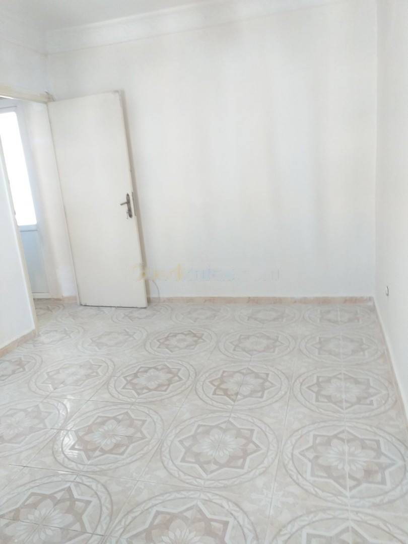 Location Appartement F4 Djasr Kasentina