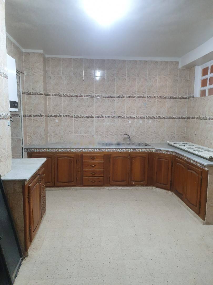 Location Niveau de villa F7 Khraicia