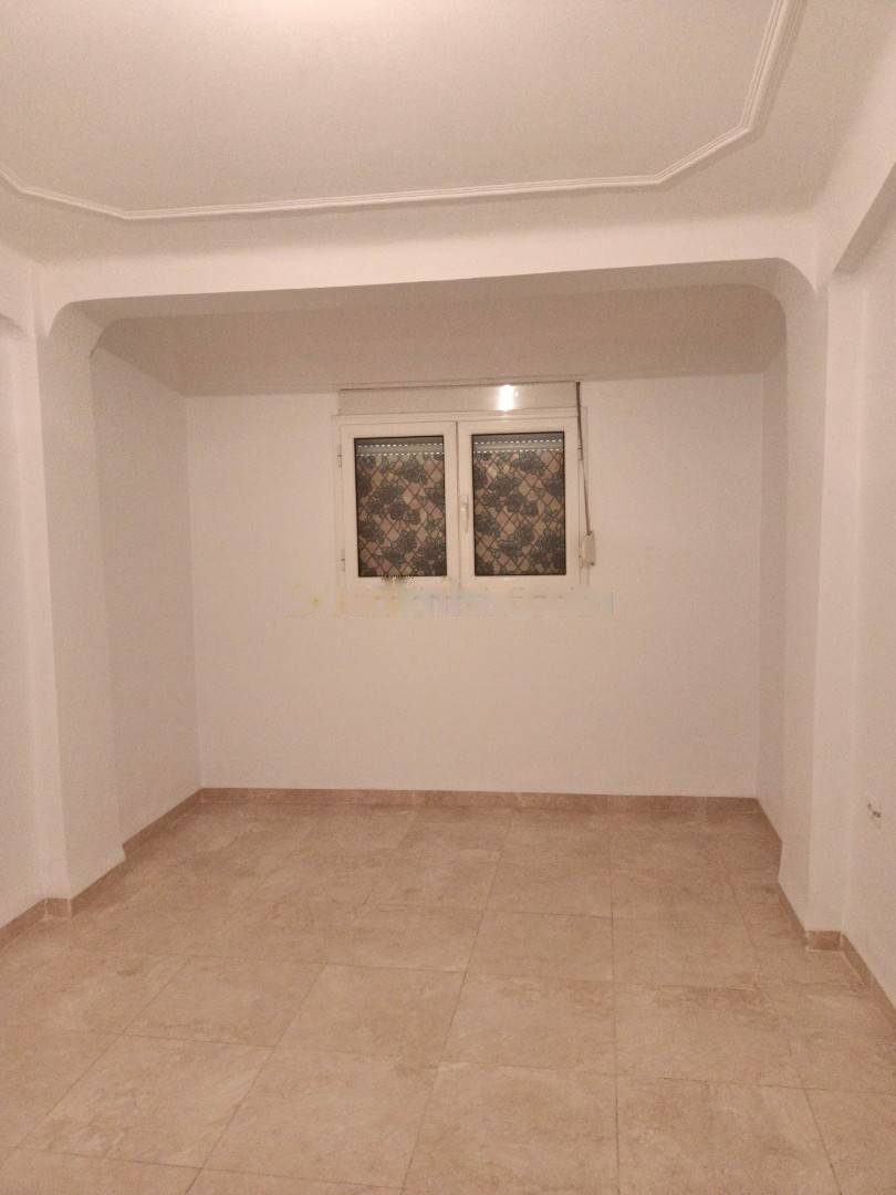 Location Appartement F4 Dely Ibrahim