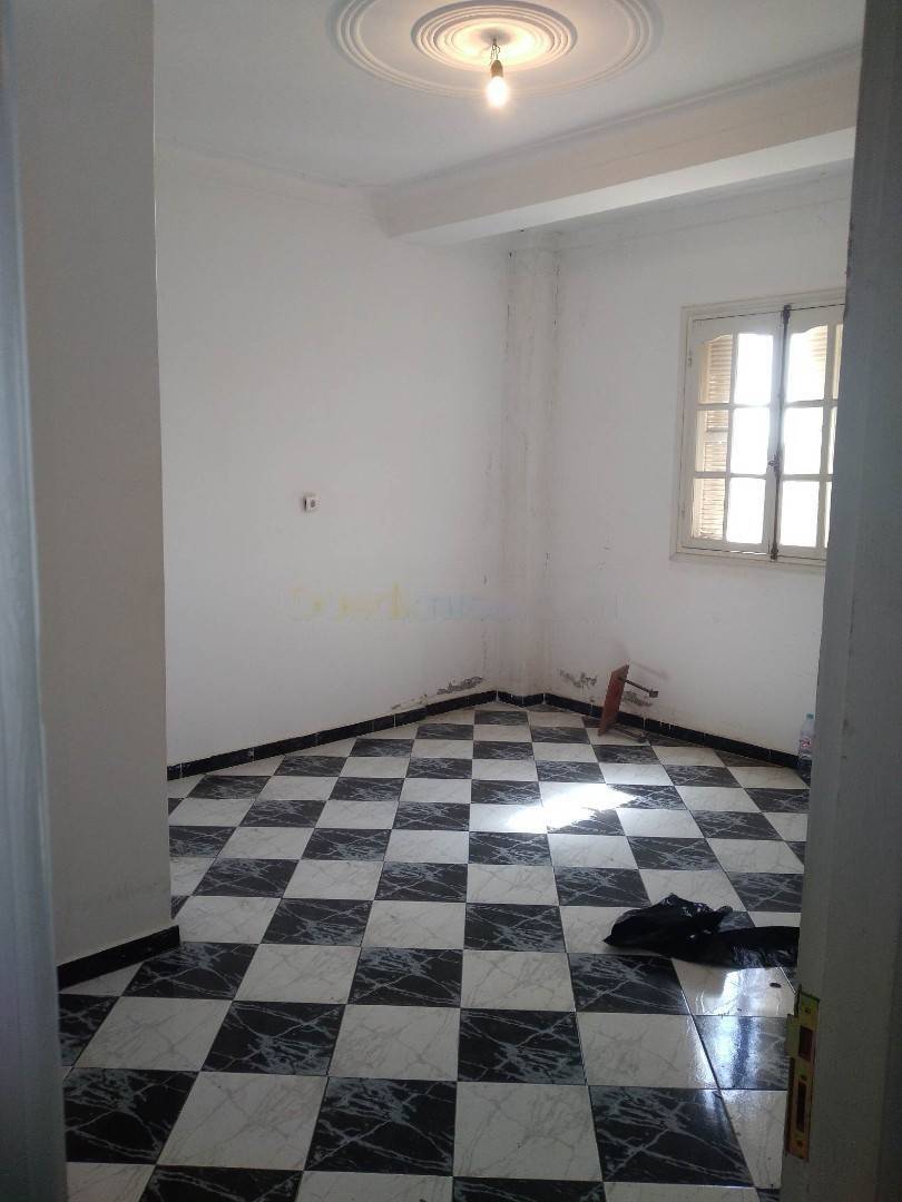 Location Niveau de villa F4 Djasr Kasentina