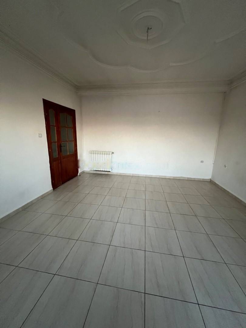 Location niveau de villa f4 saoula 3