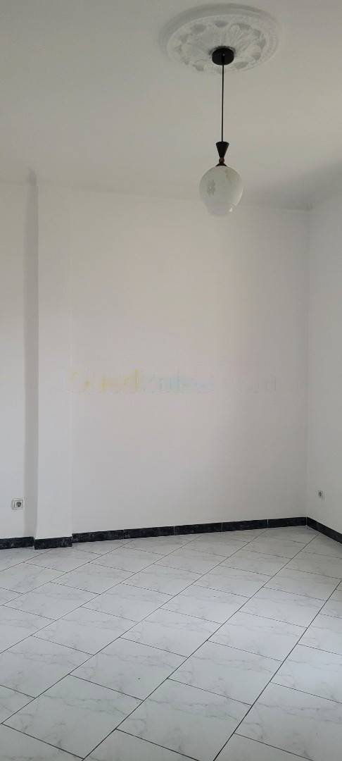 Location Niveau de villa F4 Hydra