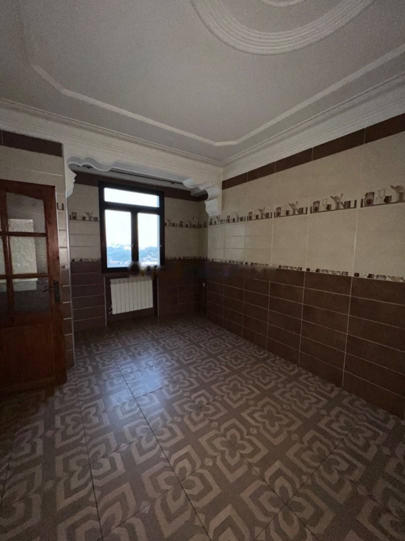 Location niveau de villa f4 saoula 2