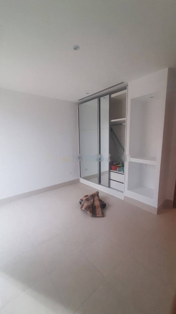 Location Appartement F4 Baba Hassen