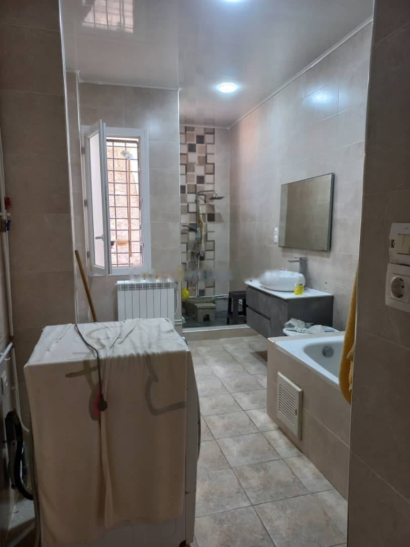 Location Niveau de villa F4 Hydra