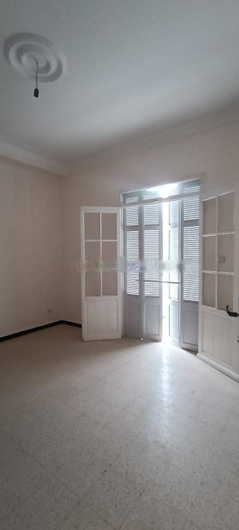 Location Niveau de villa F3 Birkhadem