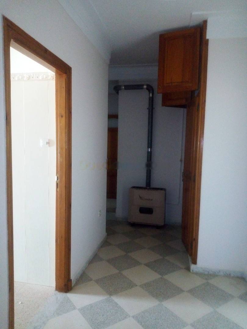 Location Niveau de villa F4 Souidania