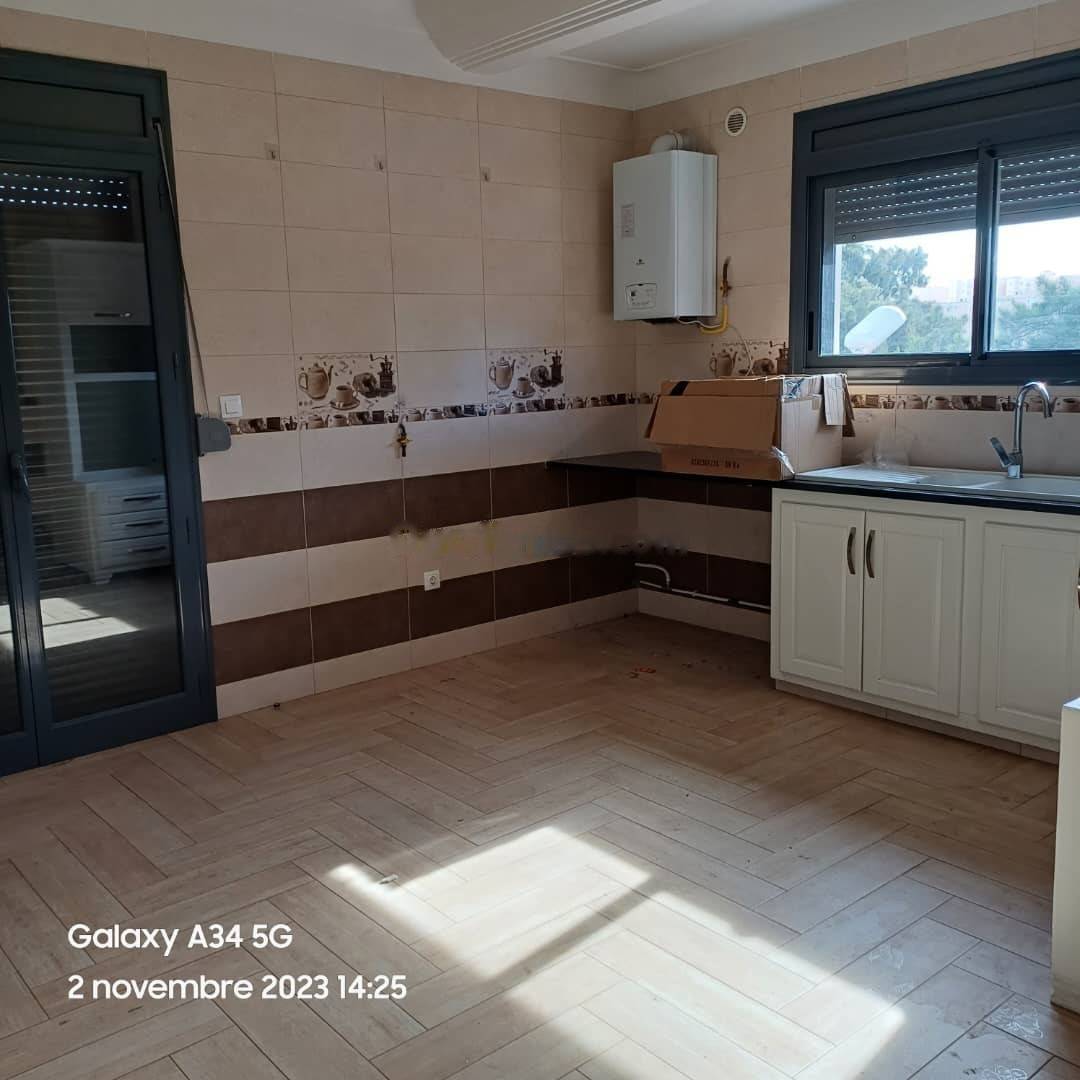 Location Niveau de villa F4 Birkhadem